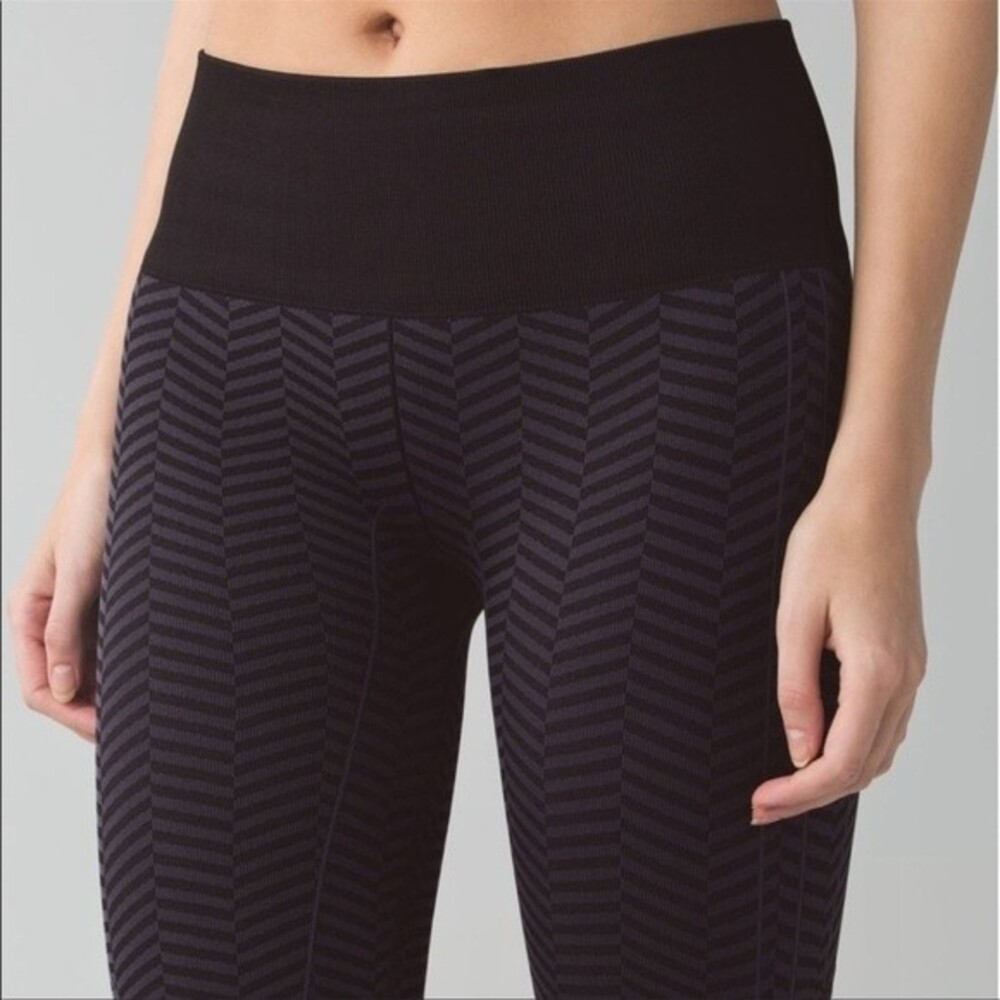 Lululemon In The Flow Crop II Heathered Naval Blue
Seamless Size 4 - Picture 2 of 13